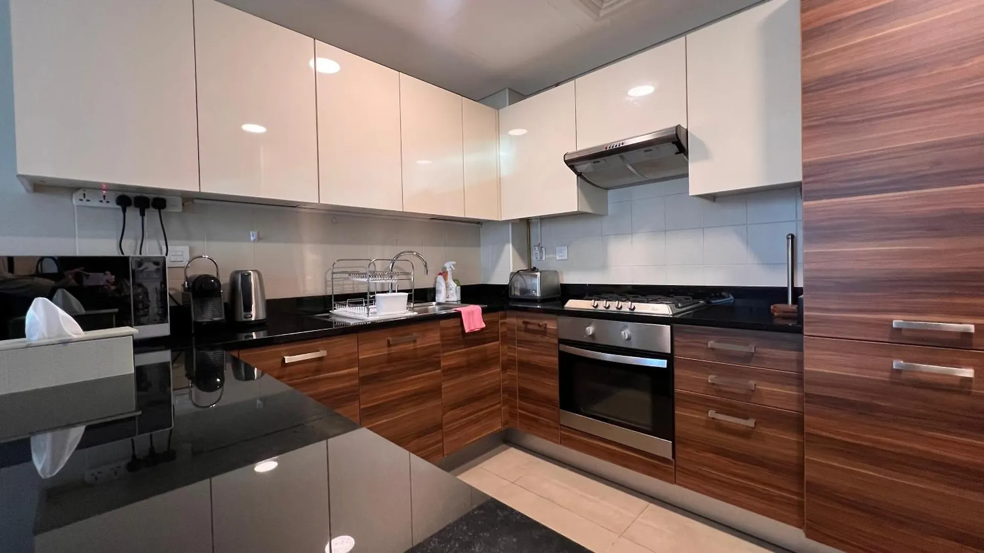 Elegant 1 Bedroom At Sparkle Tower Dubai Marina 0*,