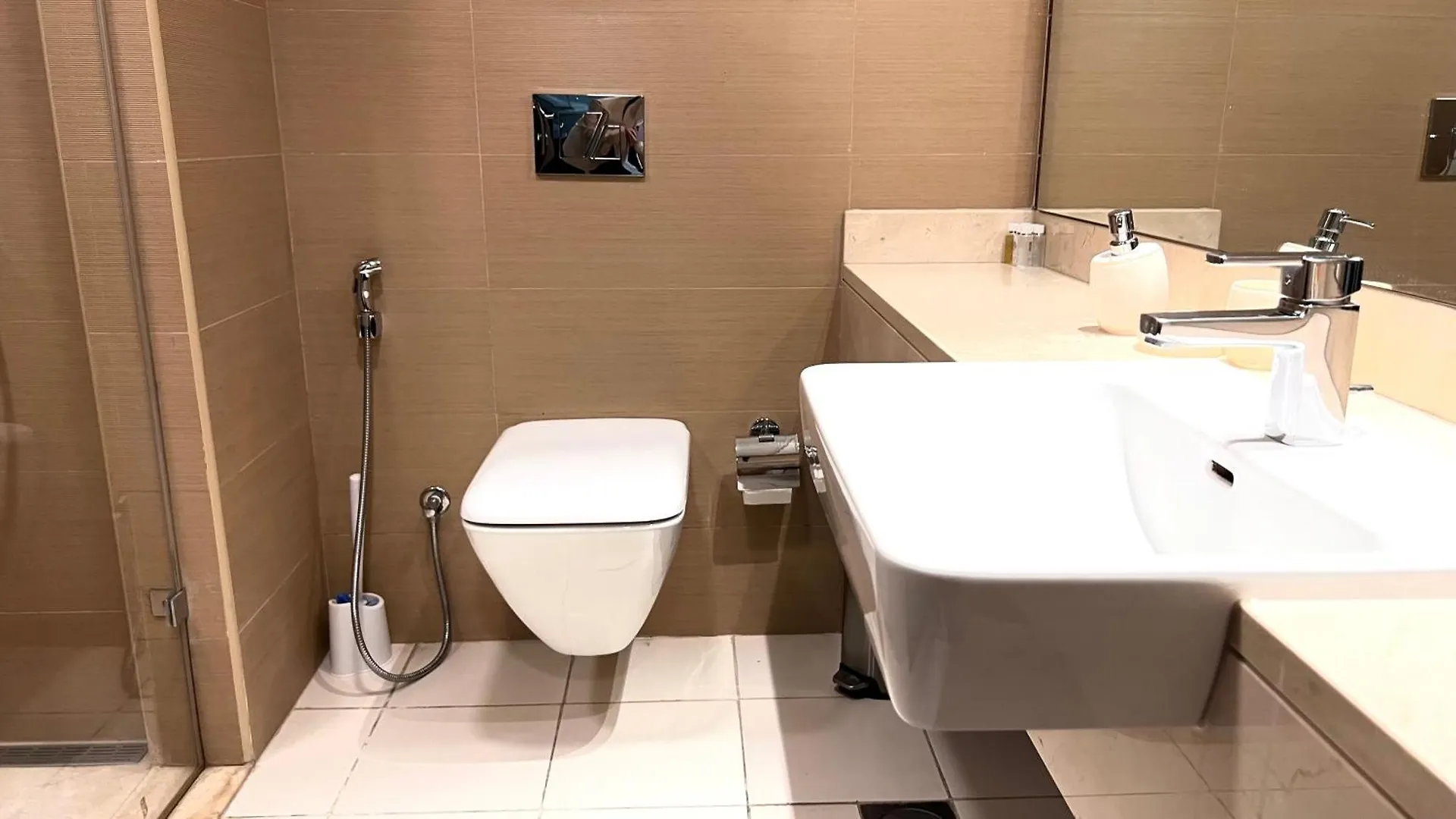 Elegant 1 Bedroom At Sparkle Tower Dubai Marina