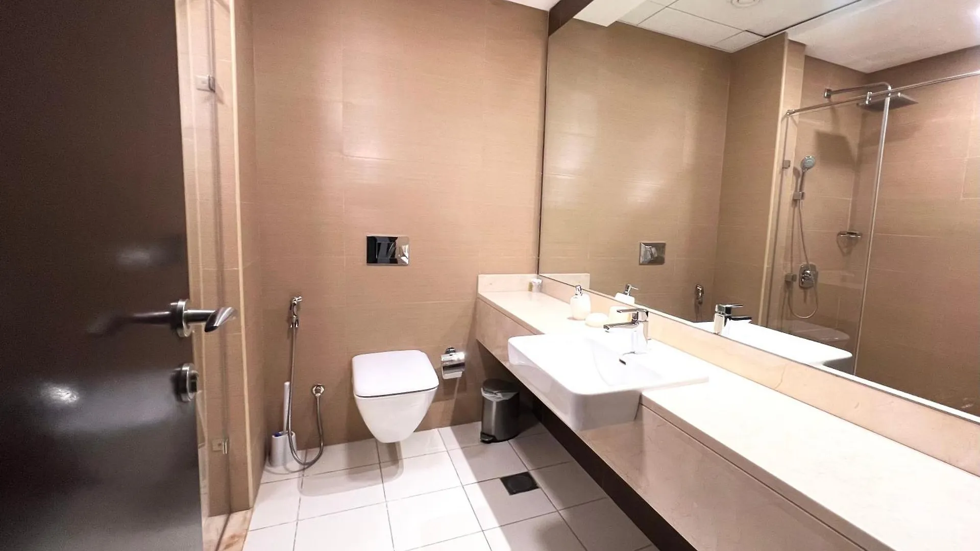 Elegant 1 Bedroom At Sparkle Tower Dubai Marina Apartment